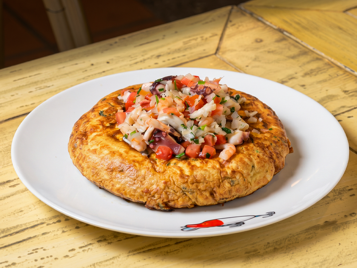 Tortilla española con mariscos