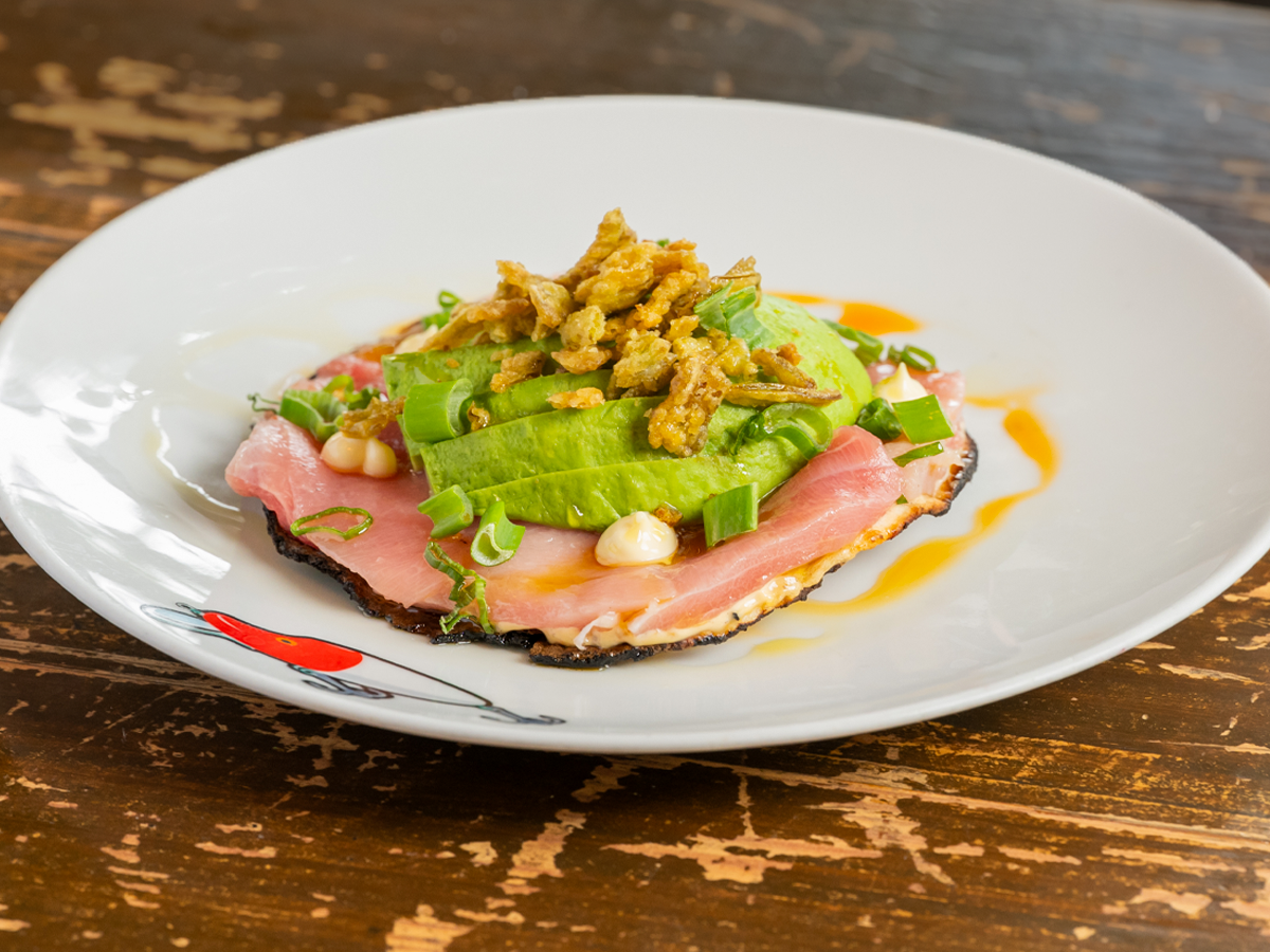 Tostada de atún toro